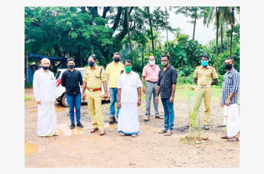 കോവിഡ് സമ്പർക്ക ഭീഷണി: പാലക്കുന്നിൽ ബോധവൽക്കരണം, വാഹന വിലക്ക് തുടരും