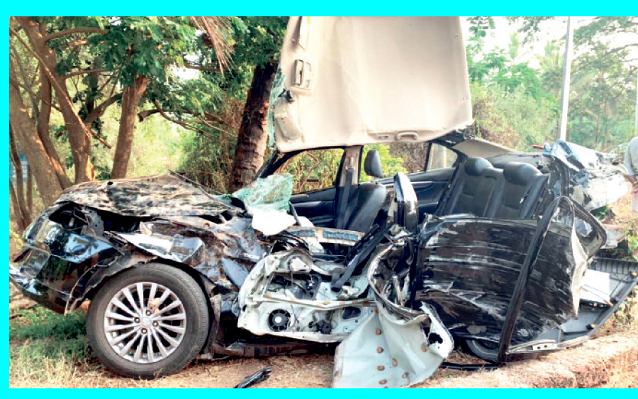 നിയന്ത്രണം വിട്ട് മറിഞ്ഞ കാറിനകത്തെ യാത്രക്കാർ അത്ഭുതകരമായി രക്ഷപ്പെട്ടു