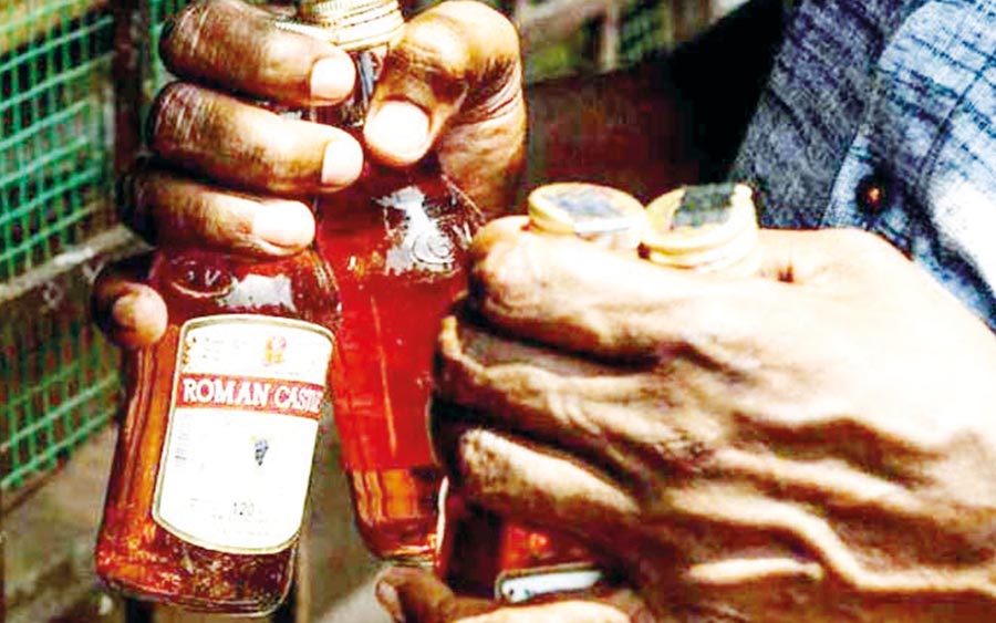 കാഞ്ഞങ്ങാട് ബസ് സ്റ്റാന്റ് പരിസരത്ത് മദ്യ വിൽപ്പന വ്യാപകം