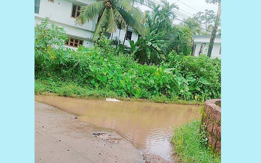 14–ാം വാർഡിൽ ഒാവുചാലില്ല; റോഡ് തോടായി
