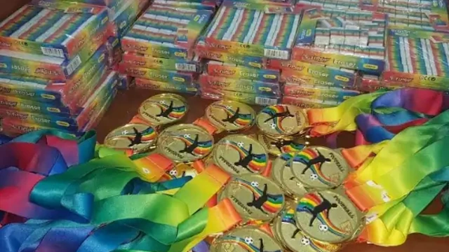 ഒമാനിൽ നിരോധിത കളറുകളിലുള്ള പഠനോപകരണങ്ങള്‍ പിടിച്ചെടുത്ത് അധികൃതര്‍