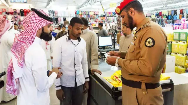 സൗദി അറേബ്യയില്‍ കര്‍ശന പരിശോധന; നിയമം ലംഘിച്ച 10,034 പ്രവാസികളെ നാടുകടത്തി