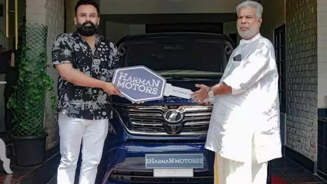 ഹിറ്റ് മേക്കറുടെ യാത്ര ഇനി ടൊയോട്ട വെല്‍ഫയറിൽ; പുതിയ വാഹനം സ്വന്തമാക്കി ജോഷി