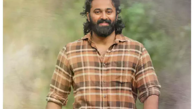 ‘മേപ്പടിയാൻ’ സംവിധായകന് ബെൻസ് എസ്‍യുവി സമ്മാനിച്ച് ഉണ്ണി മുകുന്ദൻ
